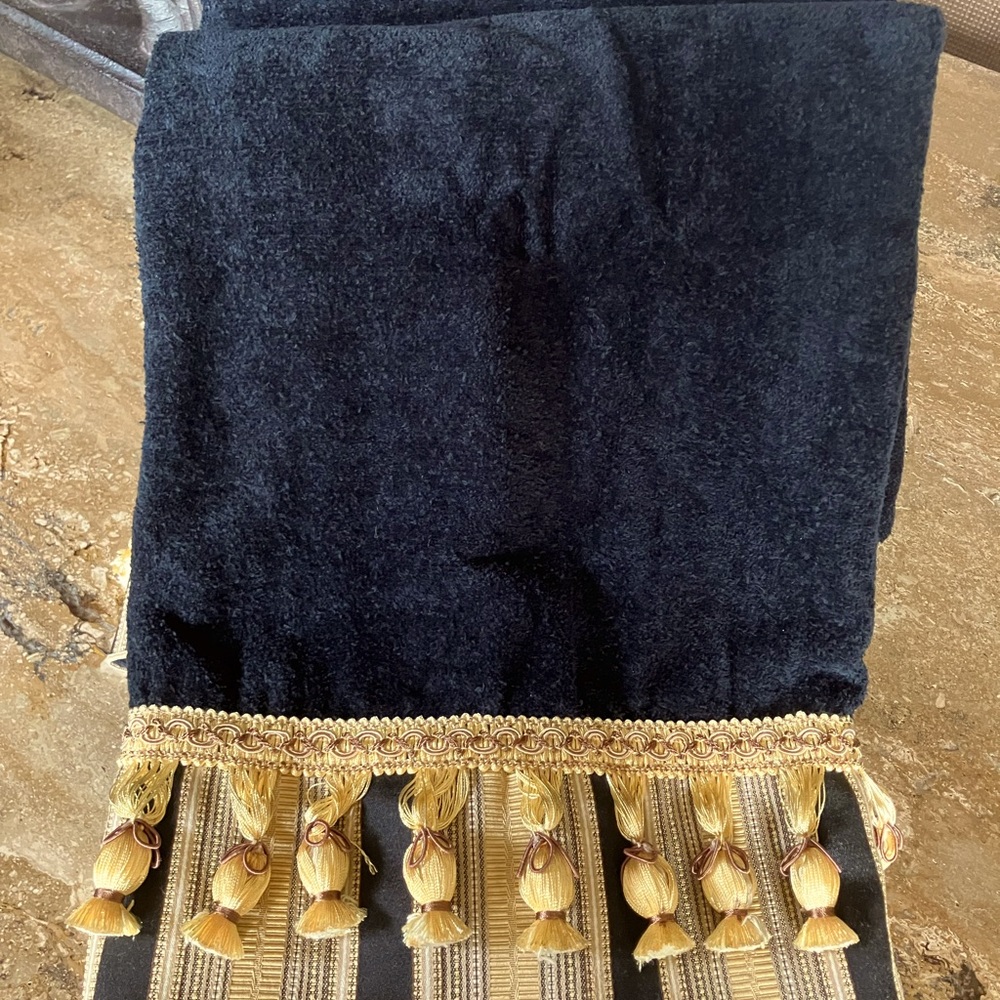 Avanti 8 Piece Bath Towel Set Gold and Black Tassels